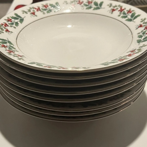 Vintage Gibson China Gold Trim Holly Berry Christmas Charm 6" Soup Bowls 8 Count - Picture 1 of 8